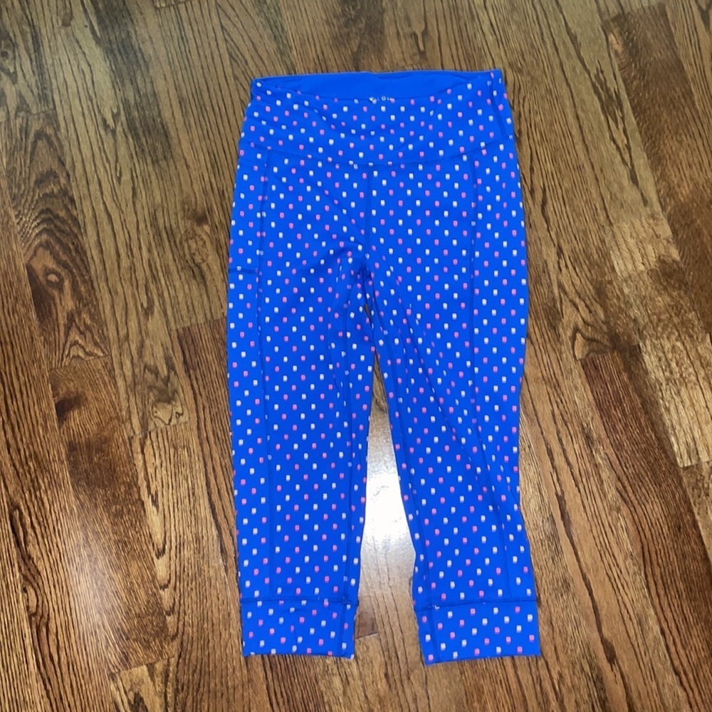 UPF 50+ Luxletic 20" Weekender High-Rise Crop in Borealis Blue Lilly Squared Med - Picture 6 of 9